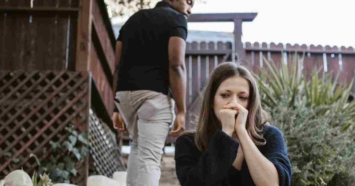how to know if she loves you or not